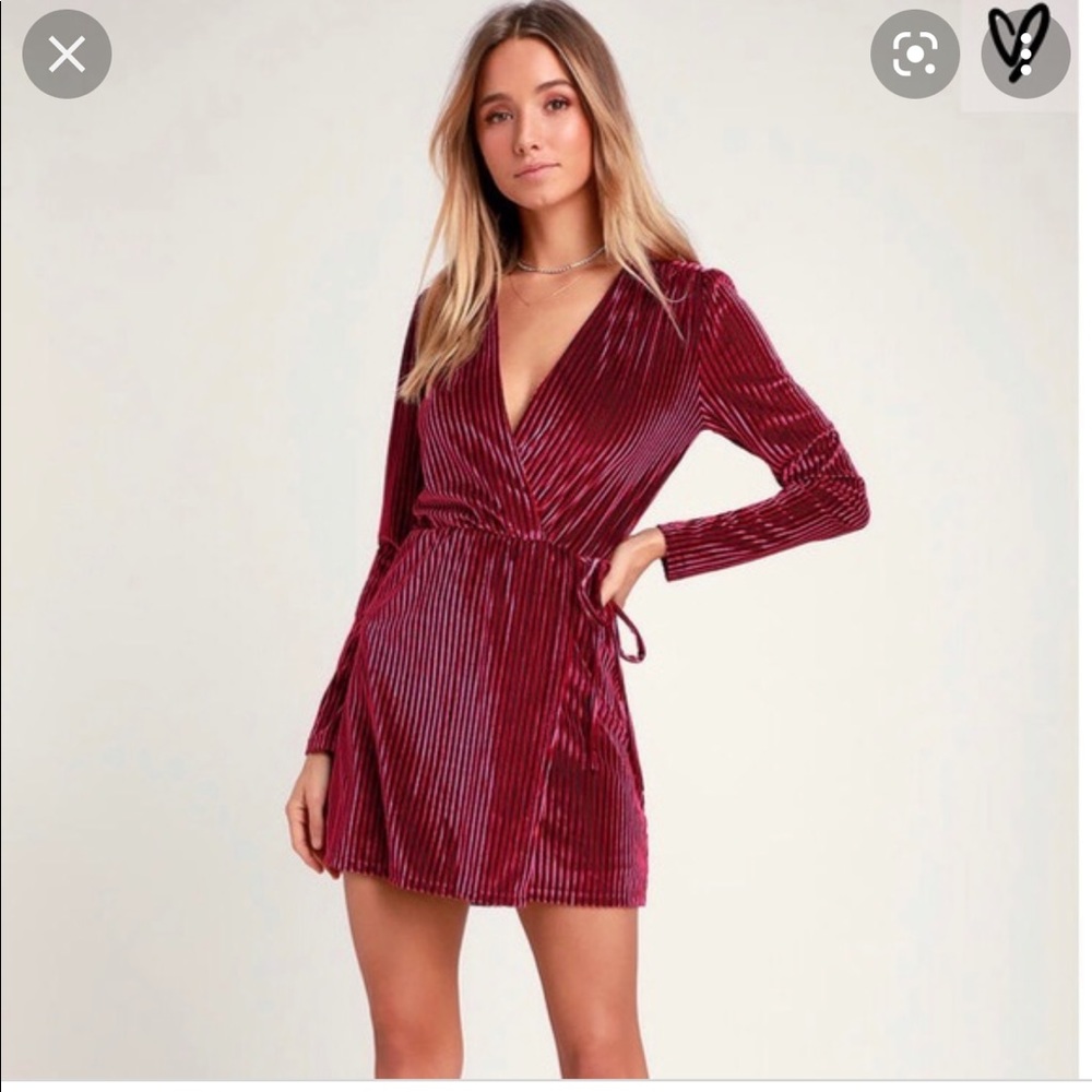 Never Worn - Lulu’s Live It Up Magenta Ling Sleeve Dress